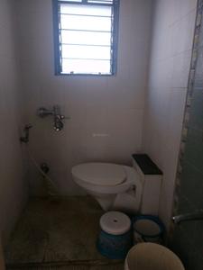 Common Bathroom Image of 920 Sq.ft 2 BHK Apartment / Flat for rent in Magarpatta Iris, Magarpatta City Pune for Rs. 38000