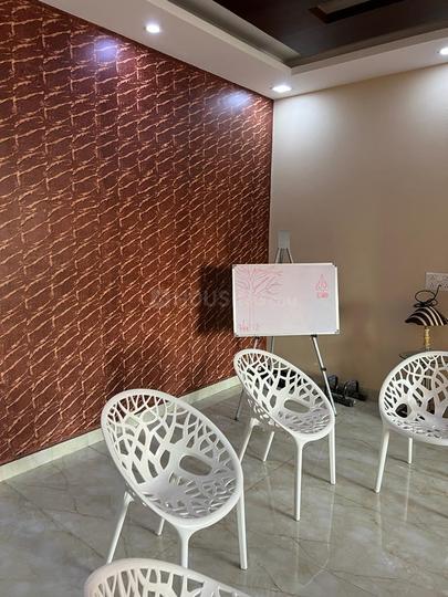 MAIN ROAD AHEAD GREEN BELT Main Image 1