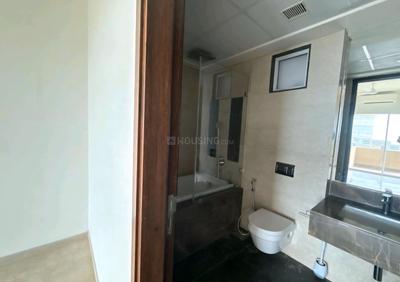 Bathroom Image of 2200 Sq.ft 3 BHK Apartment / Flat for rent in Lokhandwala Minerva, Worli Mumbai for Rs. 362000