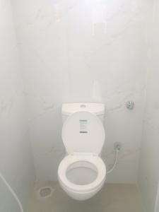 Common Bathroom Image of 1135 Sq.ft 2 BHK Apartment / Flat for sale in Narsingi Hyderabad for Rs. 7800000