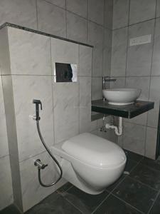 Common Bathroom Image of 2000 Sq.ft 3.5 BHK Apartment / Flat for sale in Gera World Of Joy, Upper Kharadi Pune for Rs. 25000000