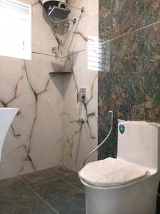 Common Bathroom Image of 1000 Sq.ft 2 BHK Builder Floor for rent in Thanisandra Bengaluru for Rs. 35000