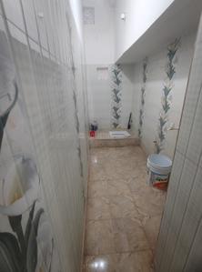 Bathroom Image of 1000 Sq.ft 3 BHK Apartment / Flat for rent in Gosaintola Ranchi for Rs. 16000