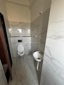 Bathroom Image of 600 Sq.ft 1 BHK Apartment / Flat for rent in Sarthak Singapore Lifestyle, Palakhedi Indore for Rs. 8000