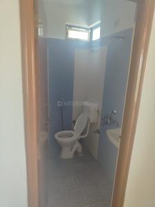 Bathroom Image of 1000 Sq.ft 2 BHK Apartment / Flat for rent in Sterling Skyline, Bhicholi Mardana Indore for Rs. 16000