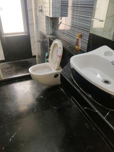 Common Bathroom Image of 910 Sq.ft 2 BHK Apartment / Flat for rent in K Raheja Vistas, Powai Mumbai for Rs. 85000