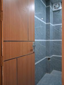 Common Bathroom Image of 1050 Sq.ft 2 BHK Apartment / Flat for sale in Sector 104 Noida for Rs. 4410000
