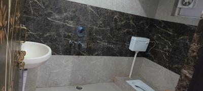 Bathroom Image of 1800 Sq.ft 2 BHK Builder Floor for rent in Gomti Nagar Lucknow for Rs. 19000