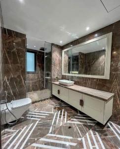 Bedroom Image of 2200 Sq.ft 4 BHK Builder Floor for sale in Jor Bagh New Delhi for Rs. 250000000