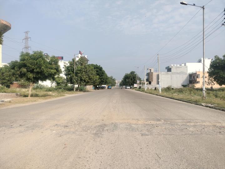 Sector 76 HUDA Main Image 1