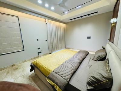 Bedroom Image of 2700 Sq.ft 4 BHK Builder Floor for sale in Central Park Flower Valley, Sector 33 Sohna for Rs. 40000000