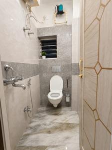 Bathroom Image of 845 Sq.ft 2 BHK Apartment / Flat for sale in Tollygunge Kolkata for Rs. 3400000