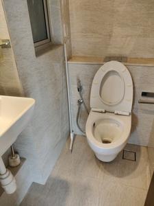 Common Bathroom Image of 650 Sq.ft 1 BHK Apartment / Flat for sale in Hiranandani Regent Hill A B C D And E Wing, Powai Mumbai for Rs. 18800000