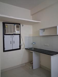 Kitchen Image of 600 Sq.ft 1 RK Apartment / Flat for rent in Sector 72 Noida for Rs. 9500