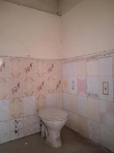 Common Bathroom Image of 500 Sq.ft 1 BHK Builder Floor for rent in Sector 55 Noida for Rs. 20000