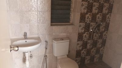 Bathroom Image of 550 Sq.ft 1 BHK Apartment / Flat for sale in Mahindra Happinest Kalyan Project A, Bhiwandi Thane for Rs. 3900000