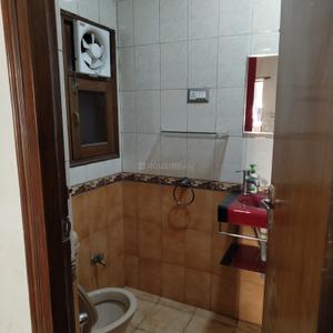 Bathroom Image of 500 Sq.ft 1 RK Independent House for rent in Alaknanda New Delhi for Rs. 19000