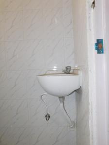 Bathroom Image of 720 Sq.ft 2 BHK Apartment / Flat for sale in Hiland Greens, Maheshtala Kolkata for Rs. 3500000