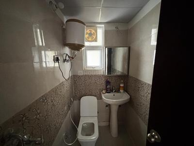 Bathroom Image of 860 Sq.ft 2 BHK Apartment / Flat for rent in Marina Suites , Mahurali Ghaziabad for Rs. 25000