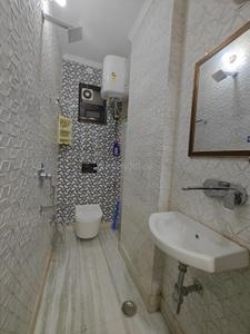 Bathroom Image of 380 Sq.ft 1 BHK Builder Floor for rent in Shalimar Bagh New Delhi for Rs. 17200