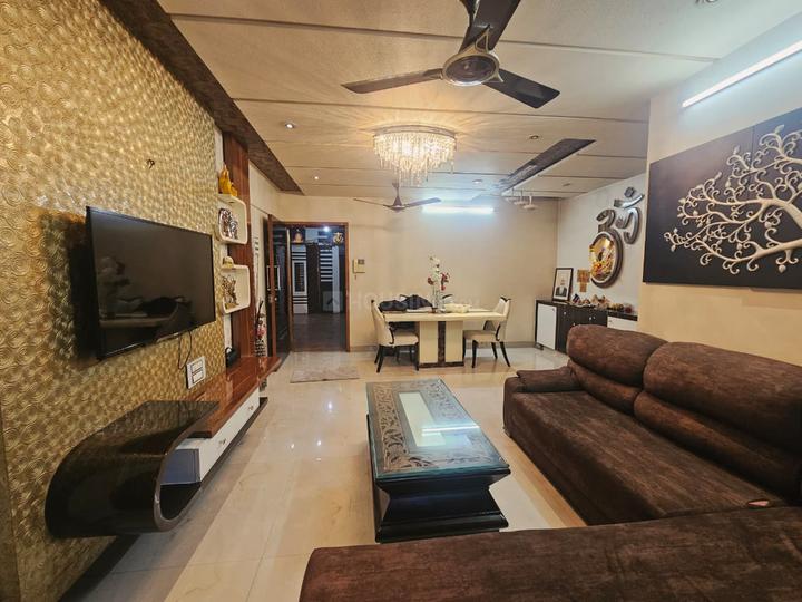 Tharwani Riverdale Main Image 1