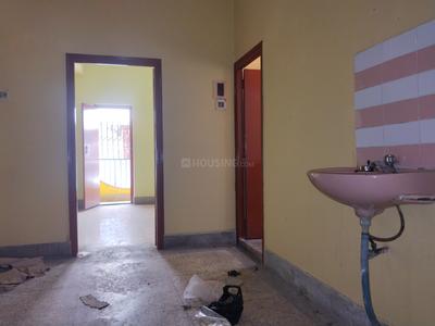 Hall Image of 800 Sq.ft 2 BHK Apartment / Flat for rent in Picnic Garden Kolkata for Rs. 12000