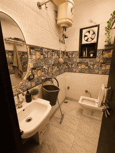 Bathroom Image of 900 Sq.ft 2.5 BHK Builder Floor for sale in Geeta Colony New Delhi for Rs. 9000000