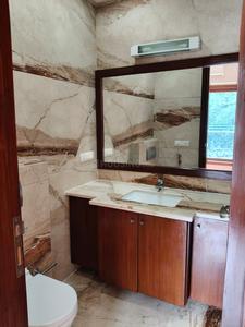 Bathroom Image of 3375 Sq.ft 4 BHK Independent House for rent in Jor Bagh New Delhi for Rs. 400000