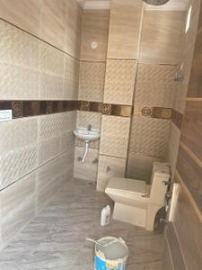 Bathroom Image of 1009 Sq.ft 2 BHK Independent House for rent in RWA Lajpat Nagar 4 Colonies, Lajpat Nagar New Delhi for Rs. 40800