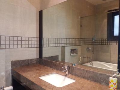 Bathroom Image of 2000 Sq.ft 3 BHK Builder Floor for rent in Sarvapriya Vihar New Delhi for Rs. 150000