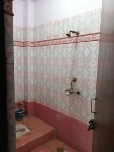 Bathroom Image of 600 Sq.ft 1 BHK Builder Floor for rent in Indirapuram Ghaziabad for Rs. 16000