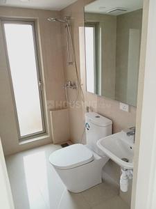 Bathroom Image of 550 Sq.ft 1 BHK Apartment / Flat for sale in Hiranandani Solitaire C, Hiranandani Estate Thane for Rs. 9500000