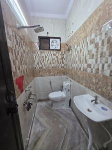 Bathroom Image of 600 Sq.ft 1 BHK Builder Floor for rent in Subhash Nagar New Delhi for Rs. 15200