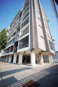 Building Image of 1800 Sq.ft 3 BHK Apartment / Flat for sale in Sola Ahmedabad for Rs. 10500000