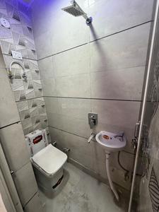 Bathroom Image of 550 Sq.ft 2 BHK Builder Floor for rent in Uttam Nagar New Delhi for Rs. 13000