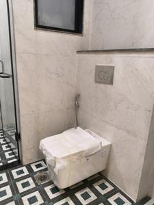 Common Bathroom Image of 2400 Sq.ft 4 BHK Builder Floor for rent in Palam Vihar Gurgaon for Rs. 90000