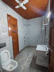 Bathroom Image of 2700 Sq.ft 3 BHK Builder Floor for rent in Sukhdev Vihar New Delhi for Rs. 110000