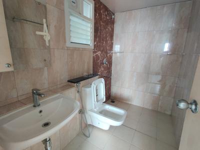 Bathroom Image of 1000 Sq.ft 2 BHK Apartment / Flat for rent in Mantri Serenity, Subramanyapura Bengaluru for Rs. 40000
