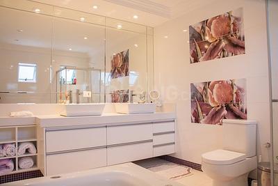 Bathroom Image of 5000 Sq.ft 7 BHK Apartment / Flat for sale in Supreme Corner View, Bandra West Mumbai for Rs. 310000000