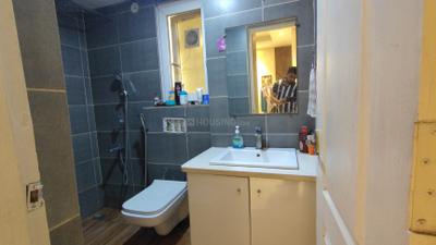 Bathroom Image of 650 Sq.ft 1 BHK Apartment / Flat for rent in Maxblis Grand Wellington, Sector 75 Noida for Rs. 32000