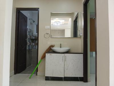 Bathroom Image of 1400 Sq.ft 3 BHK Apartment / Flat for rent in Koyambedu Chennai for Rs. 55000