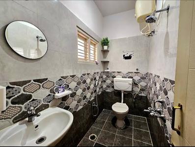 Bathroom Image of 700 Sq.ft 1 BHK Apartment / Flat for rent in Adarsh Gardens, JP Nagar Bengaluru for Rs. 16000