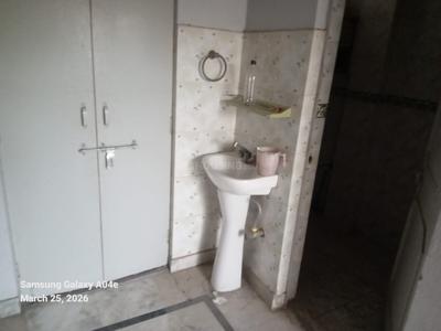 Bathroom Image of 600 Sq.ft 1 BHK Builder Floor for rent in Janakpuri New Delhi for Rs. 15000
