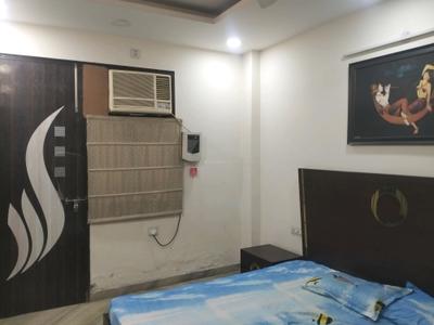 Bedroom Image of 720 Sq.ft 2 BHK Builder Floor for rent in Shalimar Bagh New Delhi for Rs. 32000
