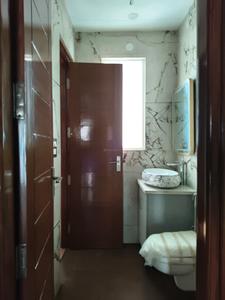 Common Bathroom Image of 1395 Sq.ft 3 BHK Builder Floor for sale in Sector 70 Gurgaon for Rs. 18500000