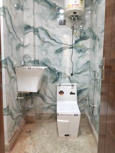 Common Bathroom Image of 1017 Sq.ft 3 BHK Builder Floor for sale in Laxmi Nagar New Delhi for Rs. 12500000