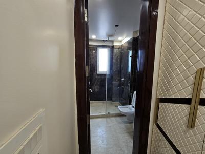 Bathroom Image of 1450 Sq.ft 3 BHK Builder Floor for sale in Janakpuri New Delhi for Rs. 25000000