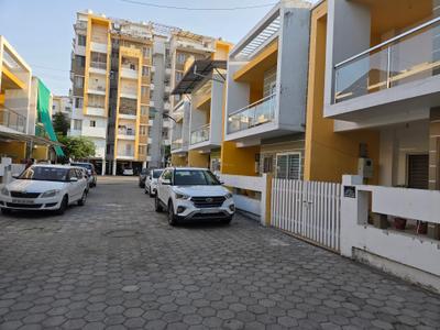 Image of 1100 Sq.ft 3 BHK Apartment / Flat for sale in Katara Hills, Bhopal for Rs. 3200000