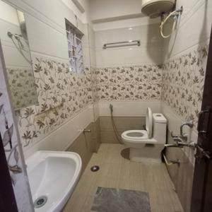 Bathroom Image of 740 Sq.ft 1 BHK Apartment / Flat for rent in Koramangala Bengaluru for Rs. 25000