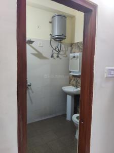 Bathroom Image of 500 Sq.ft 1 BHK Apartment / Flat for rent in  Drosia Apartment, Aliganj Lucknow for Rs. 18000
